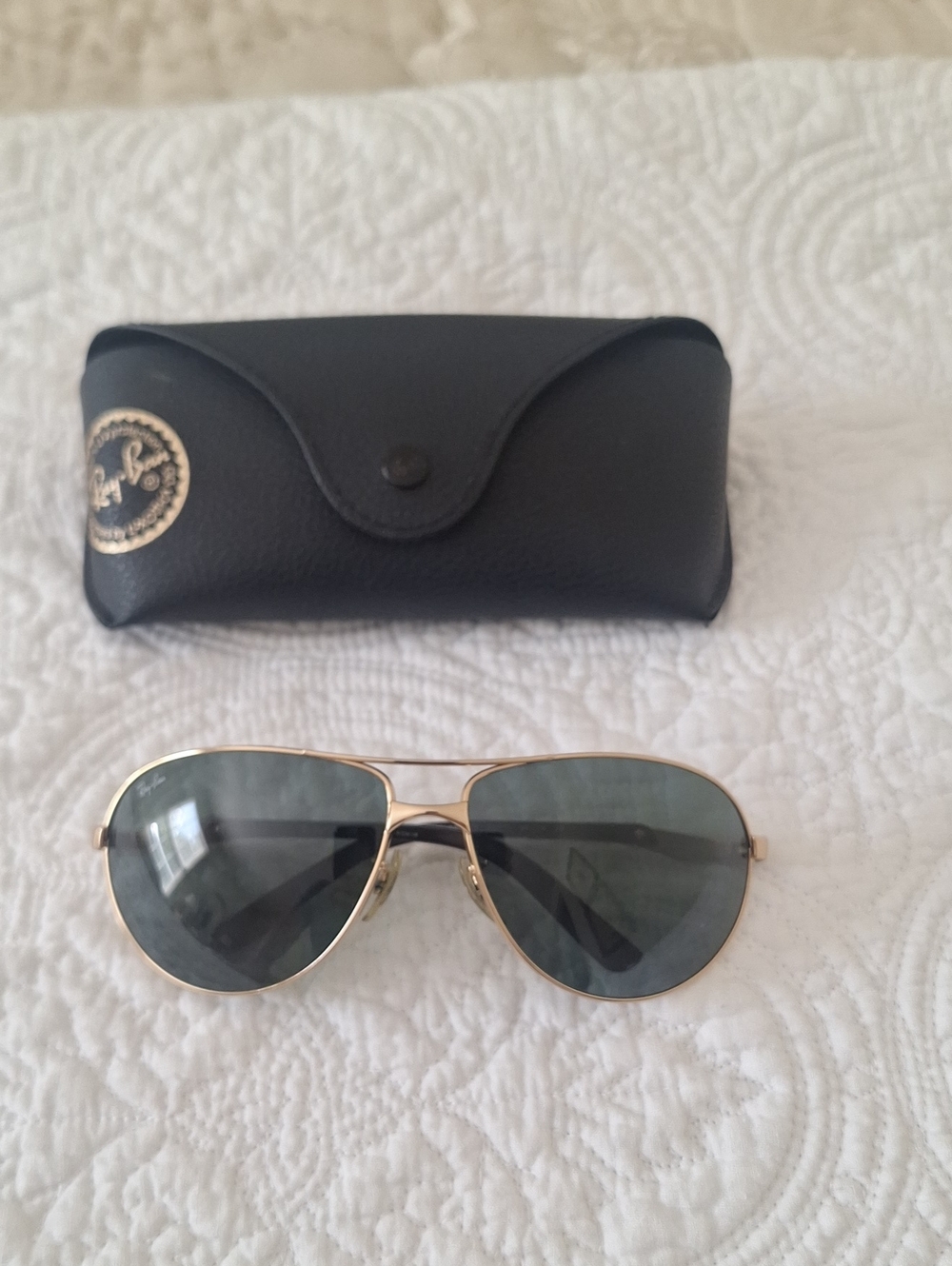 Ray-Ban Gold Frame Aviator Sunglasses with Black Lenses and Case